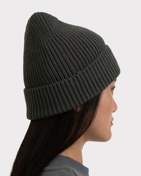 Damenprofil mit grauer Strickmütze 'Billie' von Johnny Urban