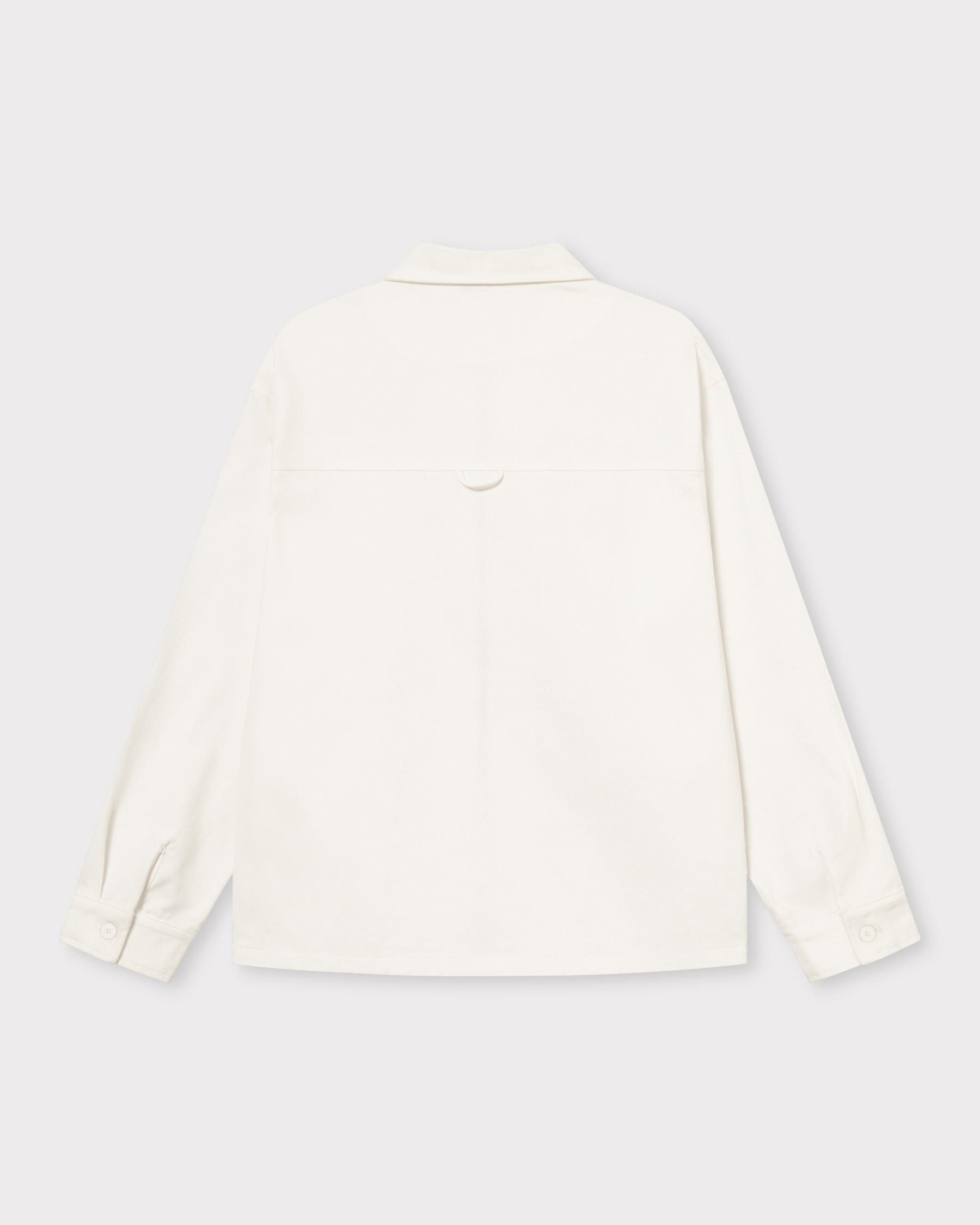 Rückansicht des cremefarbenen Overshirts 'Cameron' mit langem Arm, Kragen und Knopfmanschetten