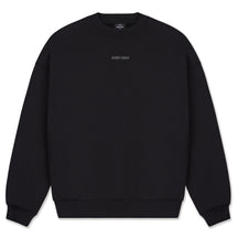 Oversized schwarzer Crewneck-Sweatshirt mit kleinem 'Johnny Urban'-Schriftzug auf der Brust
