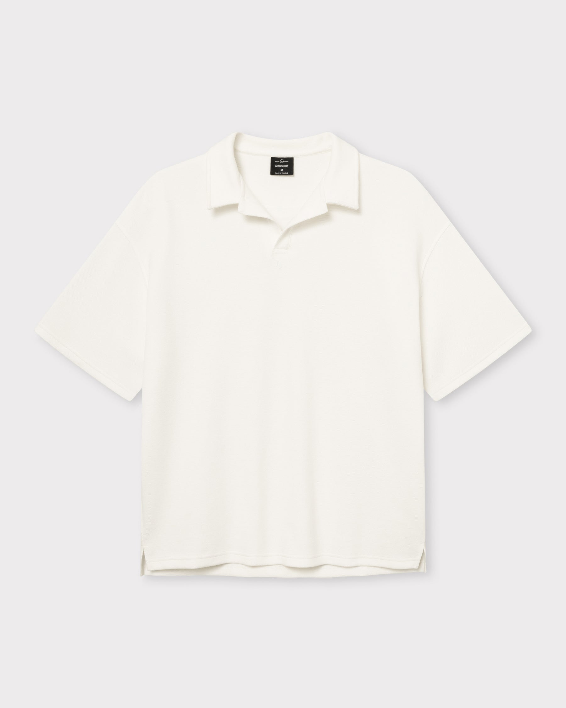 Cremefarbenes Poloshirt mit kurzem Arm und offenem Kragen, schlichtes Design