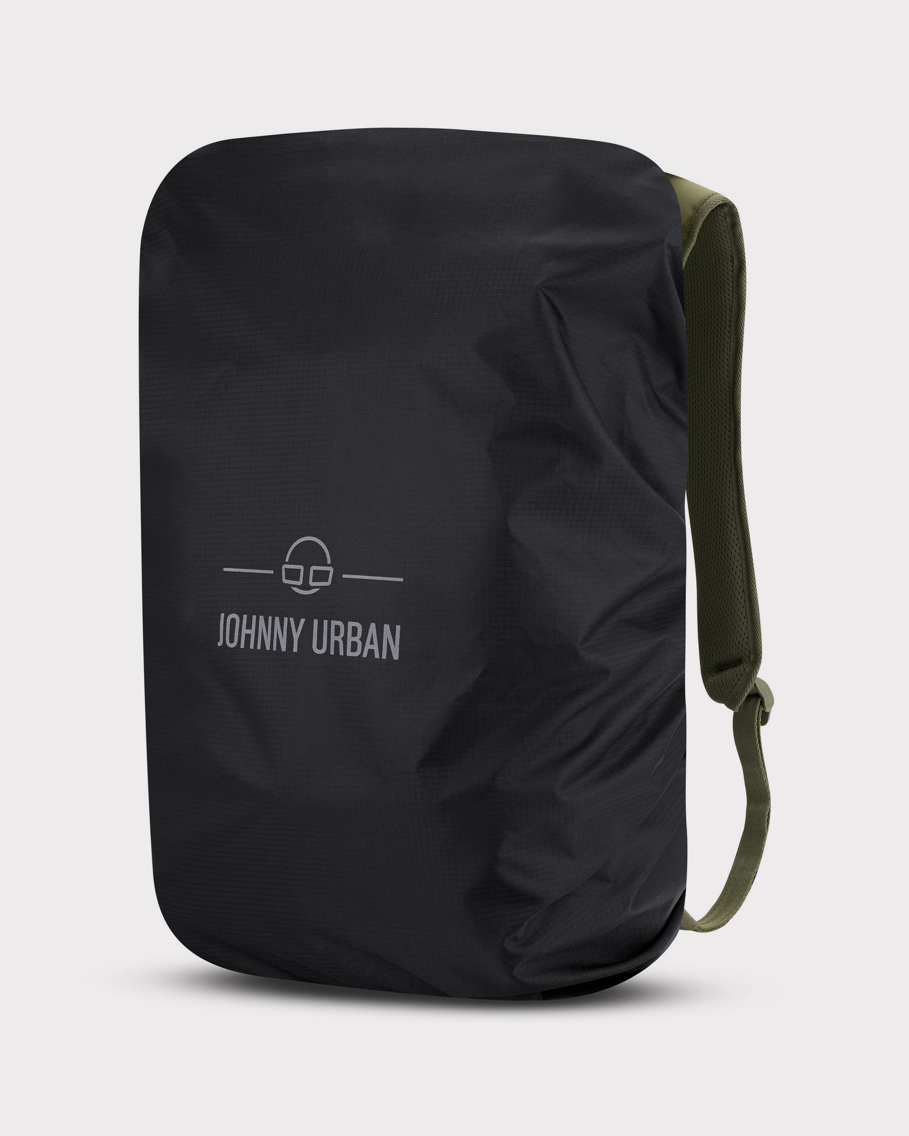 Schwarze Regenschutzhülle für Rucksack Bo XL von Johnny Urban, mit dezentem Logo