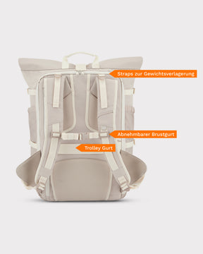 Beiger ergonomischer Reiserucksack 'Allen Large Travel' von Johnny Urban mit gepolsterten Trägern, abnehmbarem Brustgurt und Trolley-Gurt