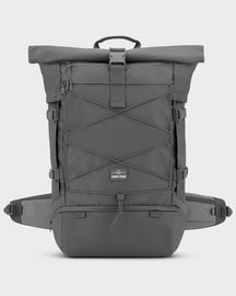 Grauer Reiserucksack 'Allen XL Travel' von Johnny Urban mit Kordelverschluss und mehreren Verschlüssen