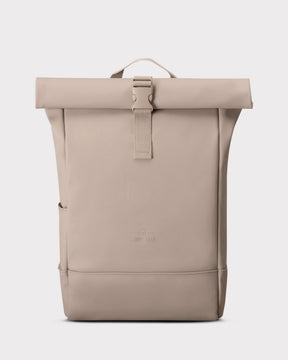 Beiger Rolltop-Rucksack 'Harvey Medium' von Johnny Urban mit Klappverschluss und Trageschlaufe