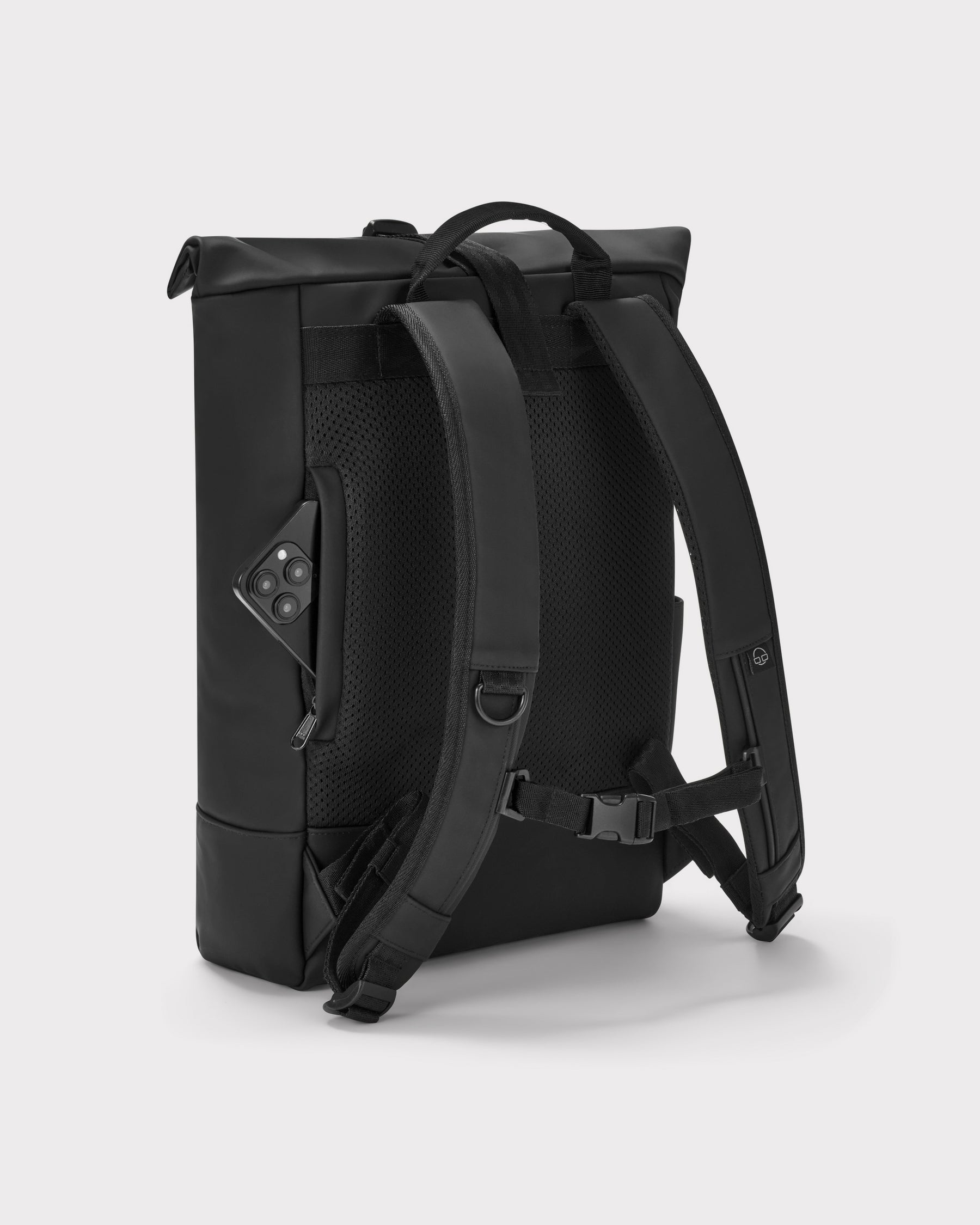Schwarzer Rolltop-Rucksack "Harvey Medium" mit gepolsterten Trägern und seitlicher Reißverschlusstasche mit Smartphone