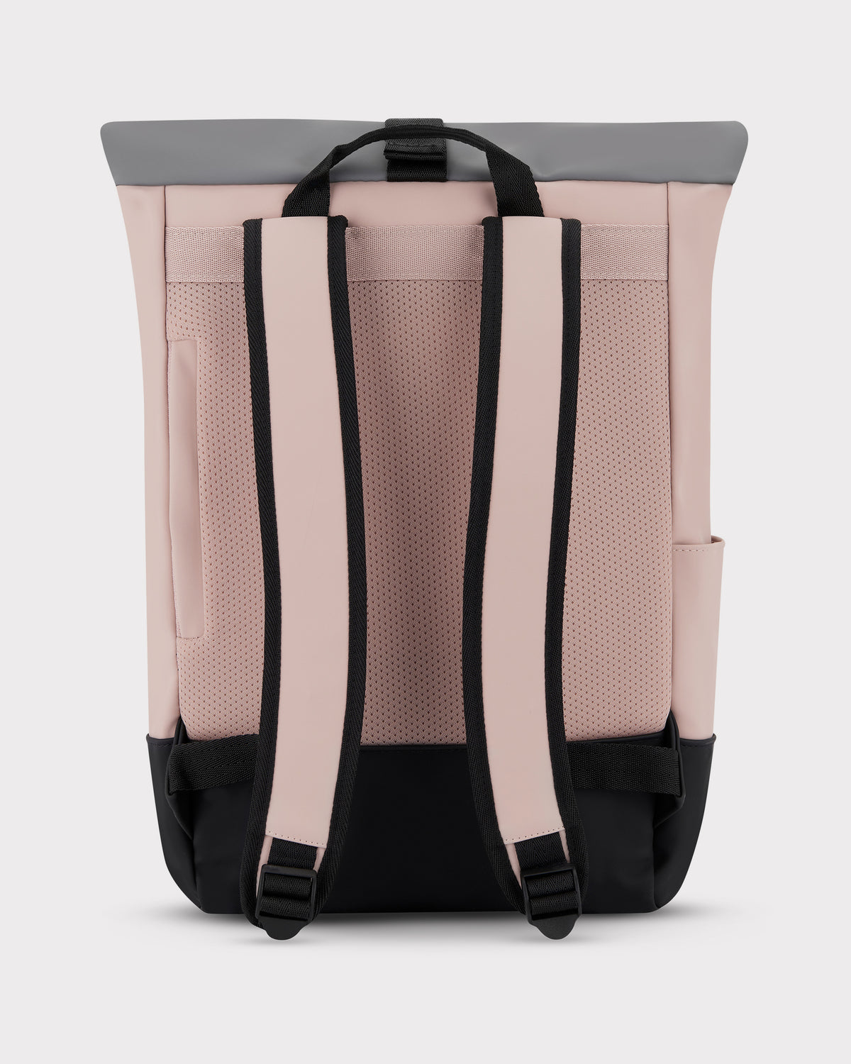 Rückenansicht des Rolltop Rucksacks 'Harvey Medium' in Beige mit gepolsterten, verstellbaren Trägern und schwarzem Boden