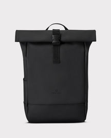 Schwarzer Rolltop-Rucksack 'Harvey Medium' von Johnny Urban aus wasserabweisendem Material