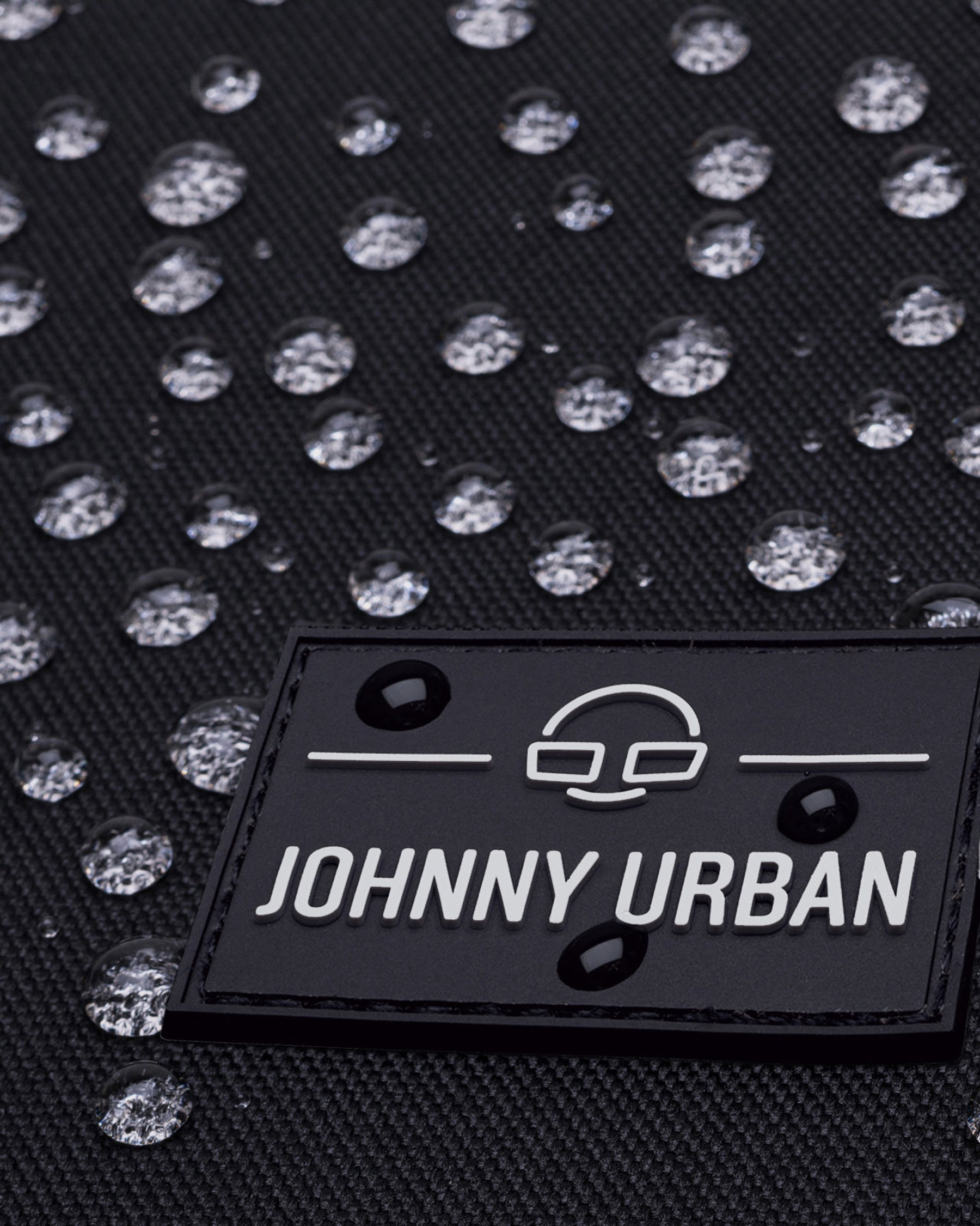 Wasserabweisendes Material mit Johnny Urban Logo auf Rolltop Rucksack 'Robin Medium' Fahrradrucksack