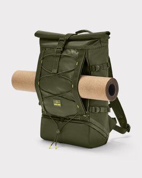 Johnny Urban Rolltop Rucksack Allen Large Move in Olivgrün mit Yoga-Matte-Halterung