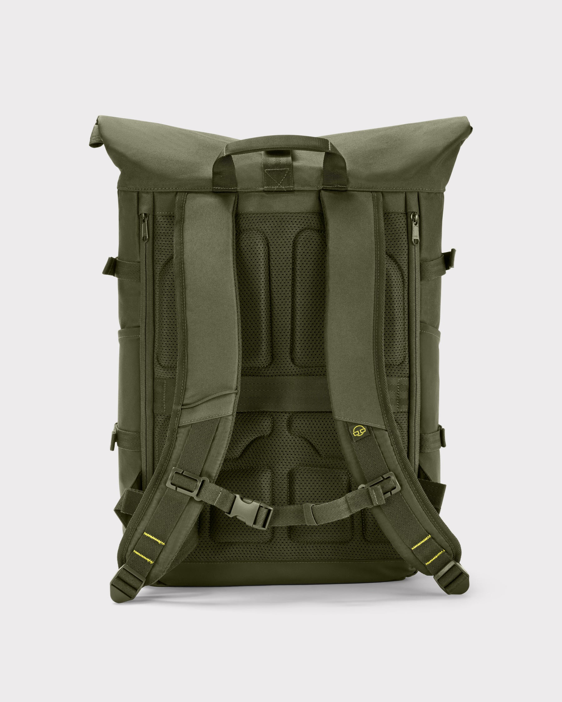 Rückseite des olivgrünen Rolltop-Rucksacks Allen Large Move mit gepolsterten, verstellbaren Trägern und ergonomischem Rückenpolster