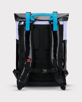 Rolltop Rucksack Ashton mit gepolstertem, atmungsaktivem Rückenteil, schwarzen verstellbaren Gurten und blauen Tragegriffen