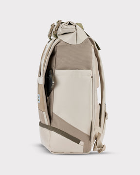 Rolltop Rucksack Ashton beige mit seitlicher Reißverschlusstasche und Smartphonefach