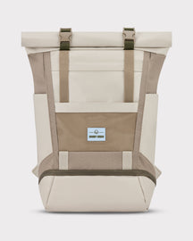 Rolltop Rucksack 'Ashton' von Johnny Urban in Beige mit zwei Schulterriemen und Netzfach hinten