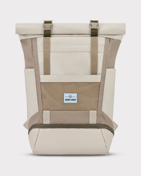 Rolltop Rucksack 'Ashton' von Johnny Urban in Beige mit zwei Schulterriemen und Netzfach hinten