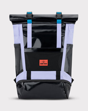 Rolltop Rucksack 'Ashton' von Johnny Urban in Schwarz und Flieder mit blauen Schnallen