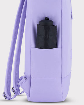 Rolltop Rucksack Robin Medium in flieder-lila mit seitlicher Tasche und schwarzem Flaschenhalter