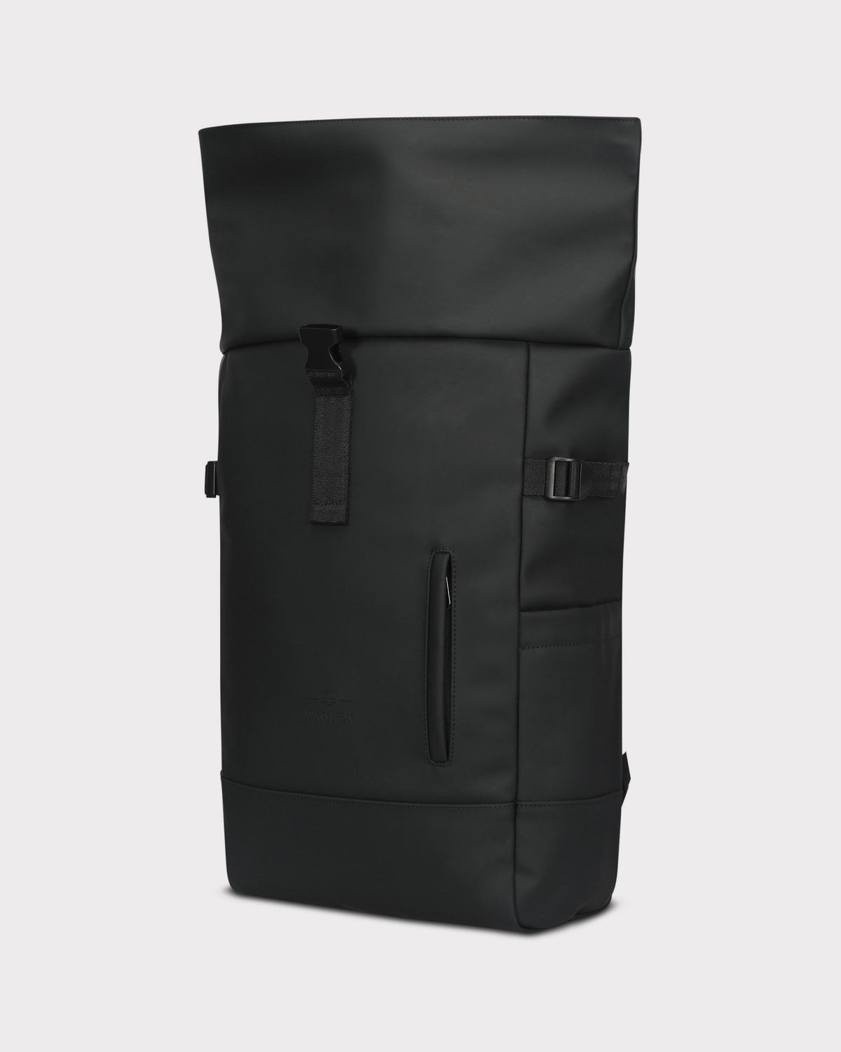 Schwarzer Rolltop-Rucksack Harvey Large von Johnny Urban mit seitlicher Tasche und Verschlussriemen