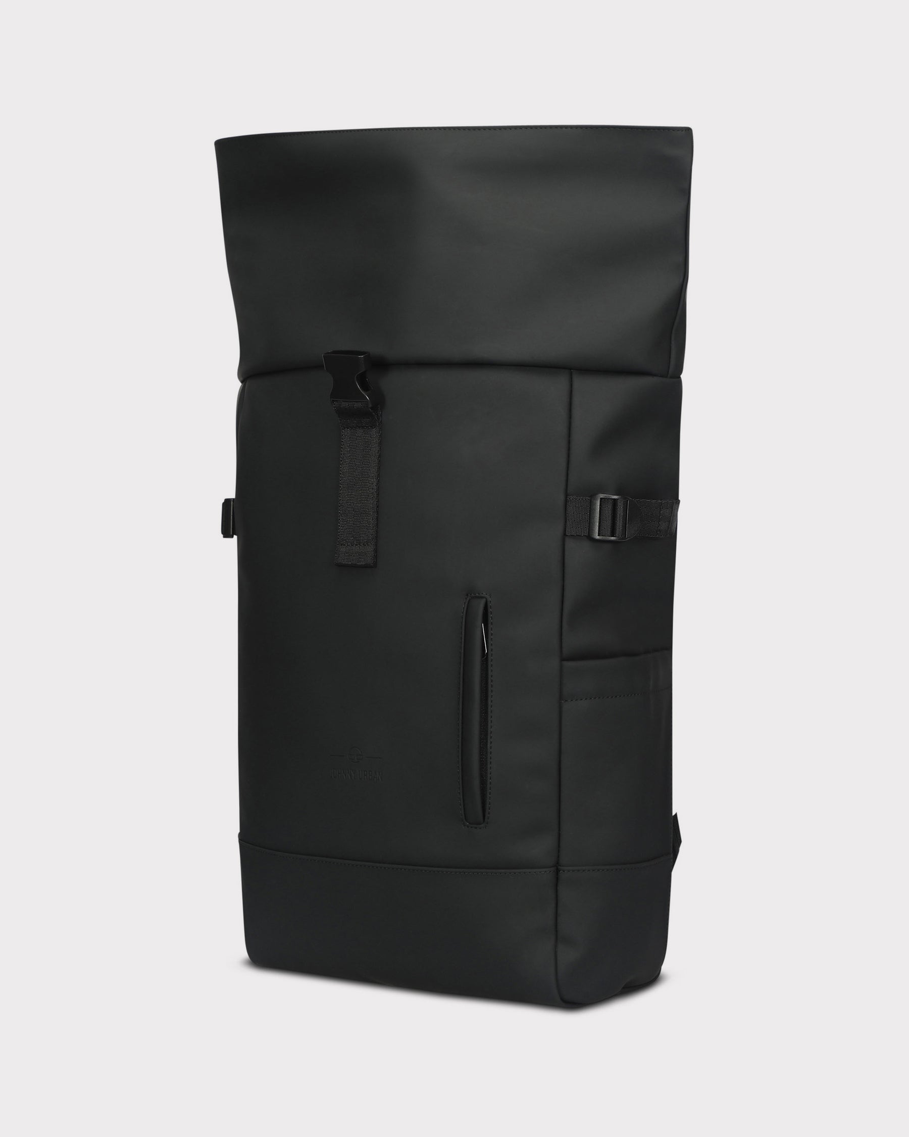 Schwarzer Rolltop-Rucksack Harvey Large von Johnny Urban mit seitlicher Tasche und Verschlussriemen