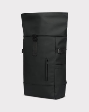 Schwarzer Rolltop-Rucksack Harvey Large von Johnny Urban mit seitlicher Tasche und Verschlussriemen