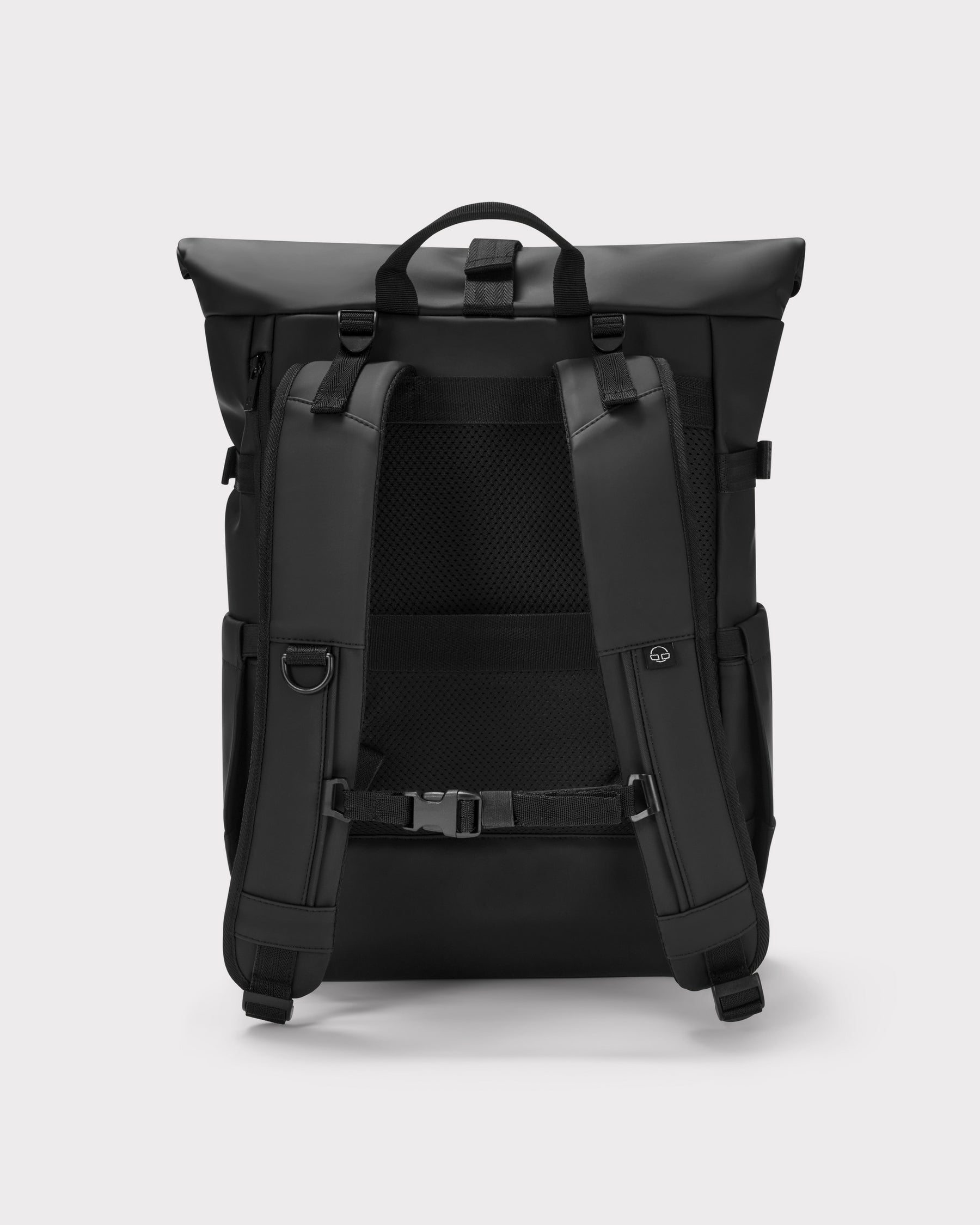 Rolltop Rucksack Herren 'Harvey Large' in Schwarz mit verstellbaren Schultergurten und gepolstertem Rückenbereich