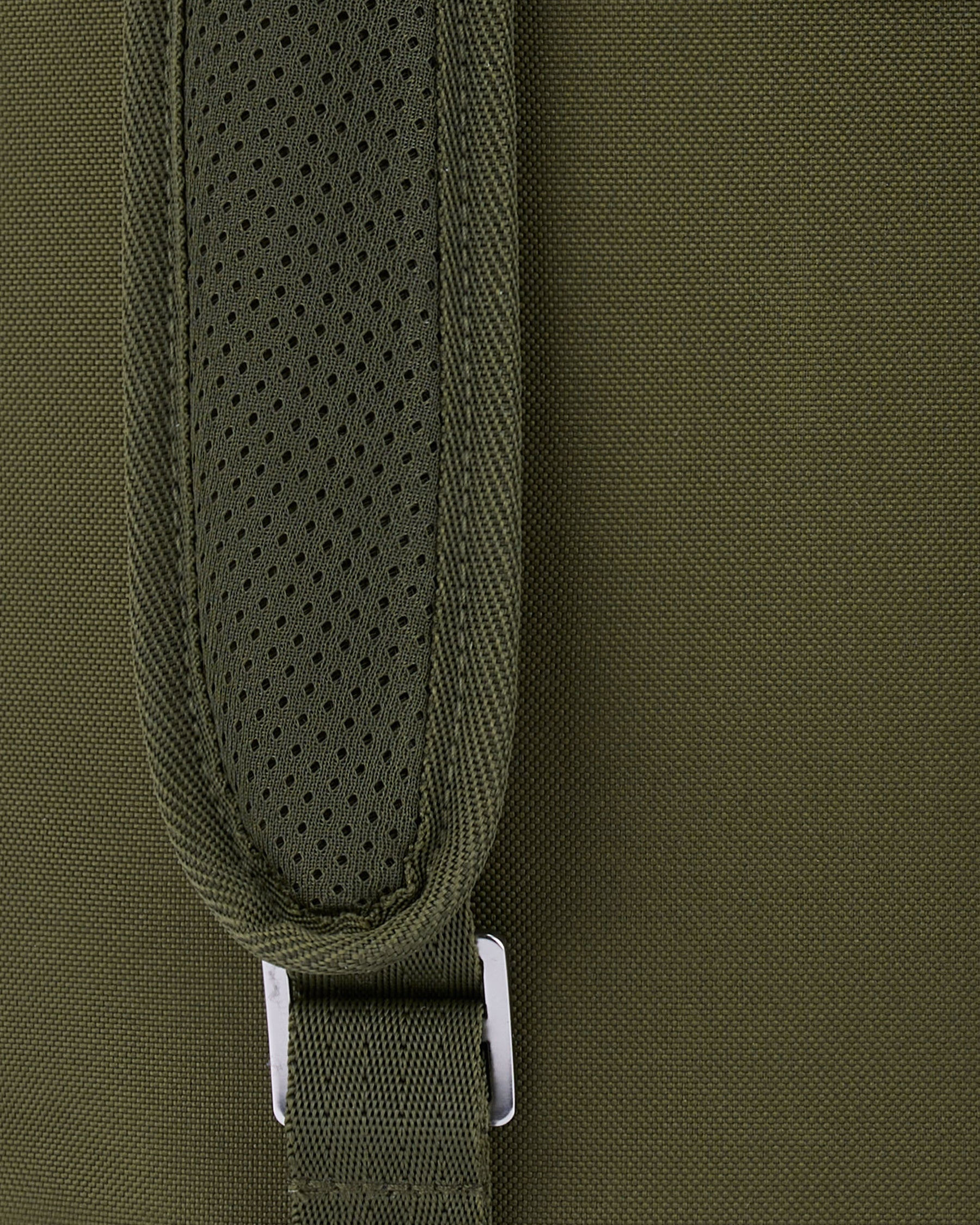 Grüner, gepolsterter Schulterriemen eines Rolltop Rucksacks Robin Medium von Johnny Urban