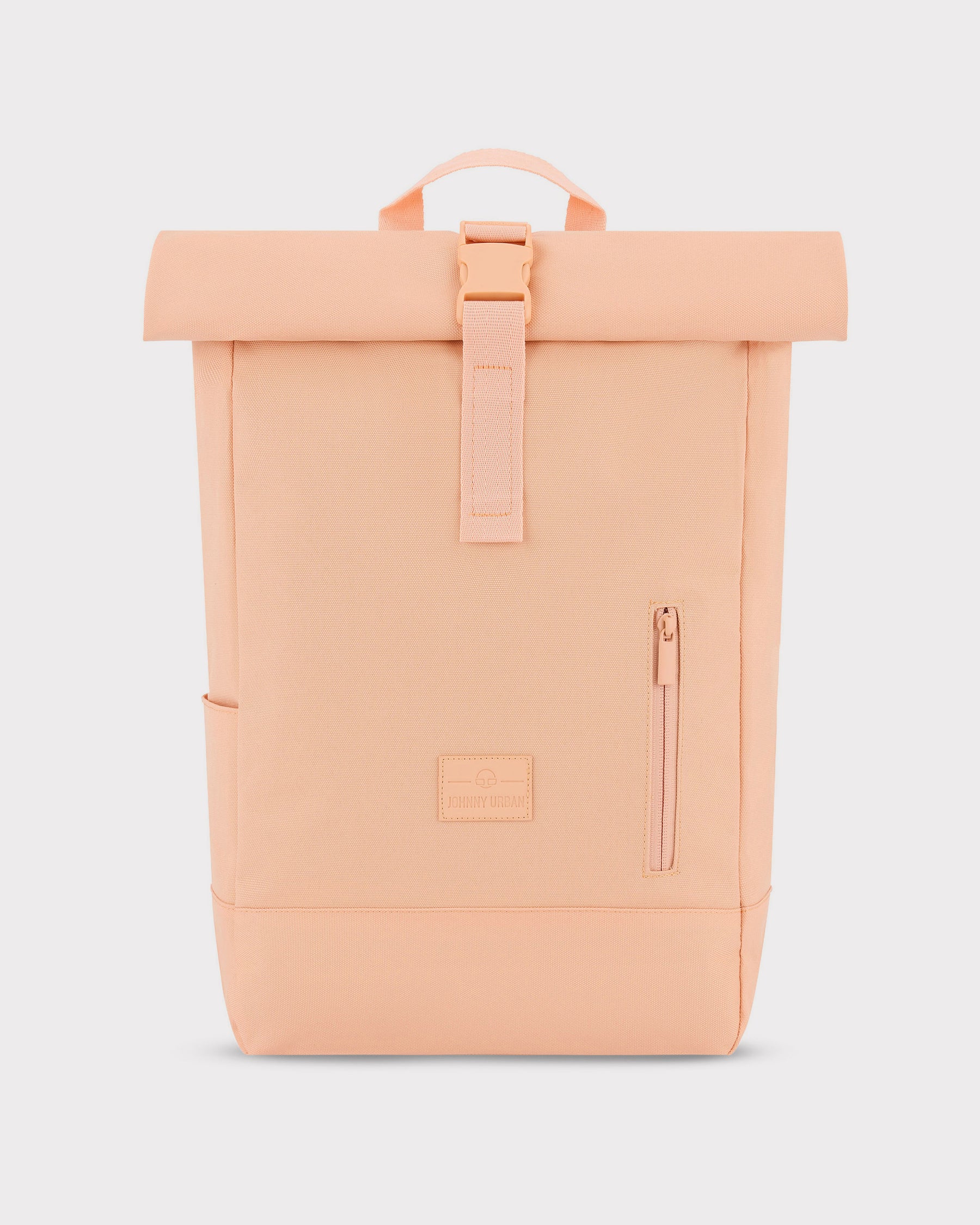 Rolltop Rucksack Robin Medium von Johnny Urban in Pfirsich mit schnallverschluss und seitlicher Reißverschlusstasche