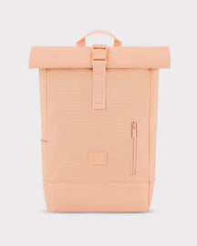 Rolltop Rucksack Robin Medium von Johnny Urban in Pfirsich mit schnallverschluss und seitlicher Reißverschlusstasche