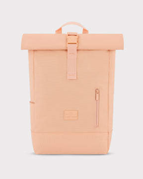 Rolltop Rucksack Robin Medium von Johnny Urban in Pfirsich mit schnallverschluss und seitlicher Reißverschlusstasche