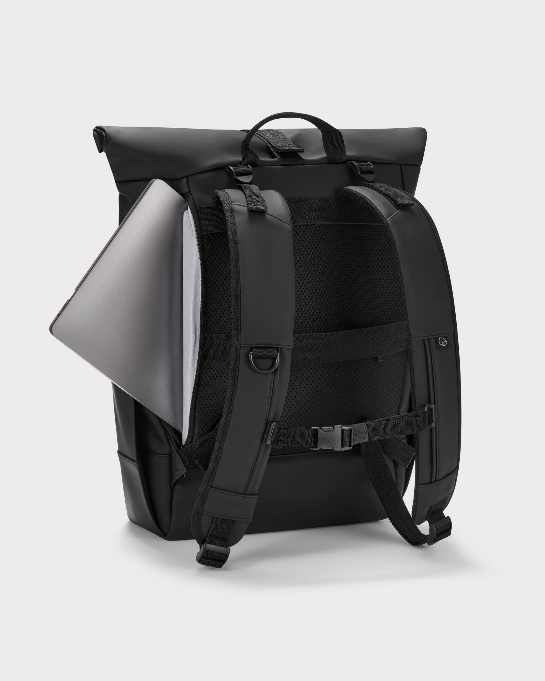 Schwarzer Rolltop Rucksack 'Harvey Large' mit gepolstertem Rücken und herausnehmbarem Laptopfach