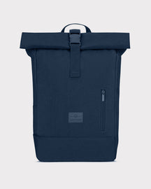 Blauer Rolltop Rucksack 'Robin Medium' von Johnny Urban mit Frontreißverschlusstasche