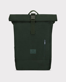 Grüner Rolltop Rucksack 'Robin Medium' von Johnny Urban mit Frontreißverschluss und Trageschlaufe