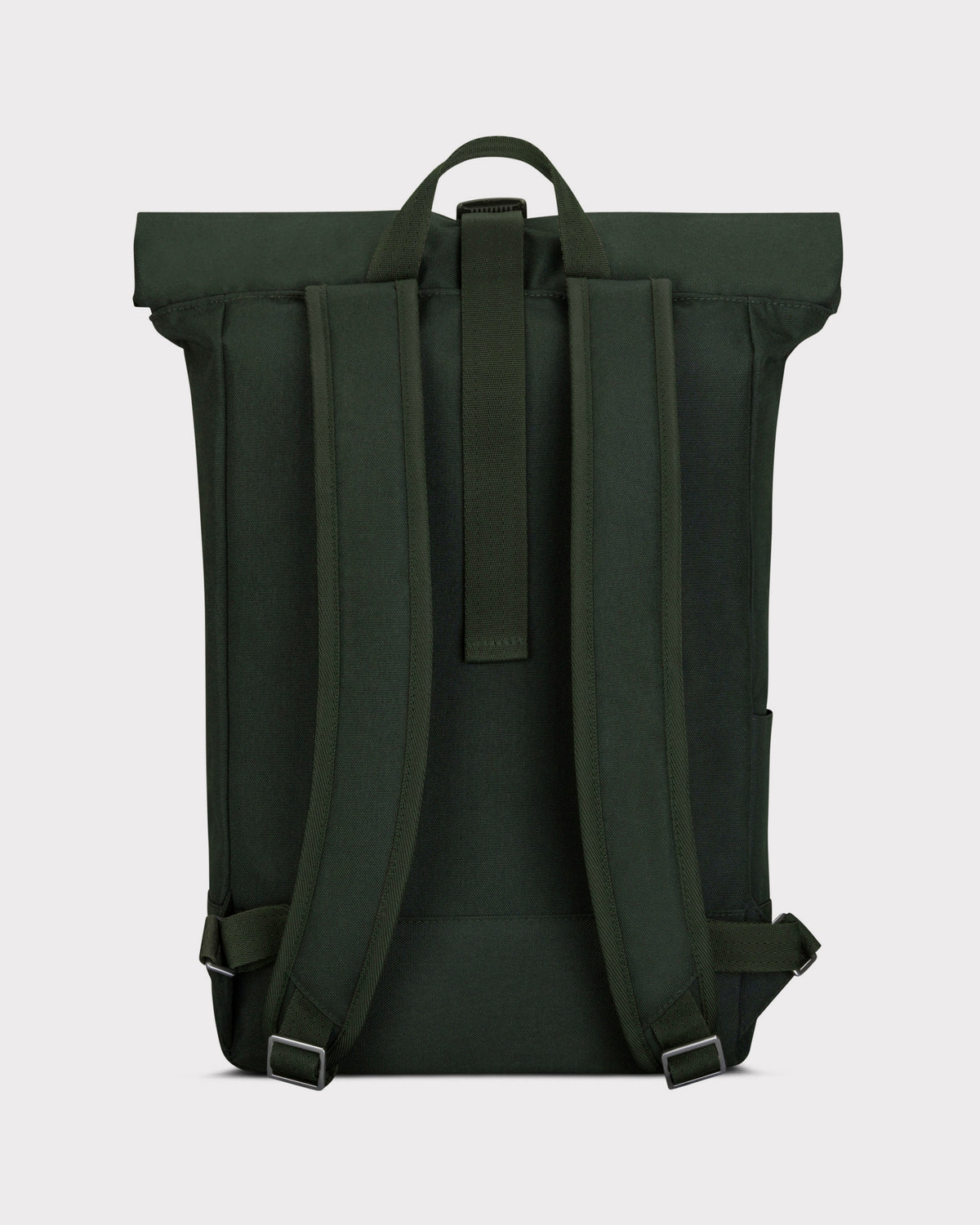 Grüner Rolltop Rucksack 'Robin Medium' von Johnny Urban, Rückseite mit gepolsterten Schultergurten