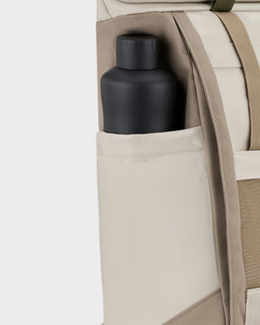 Rolltop Rucksack 'Ashton' mit seitlicher Tasche und schwarzer Flasche
