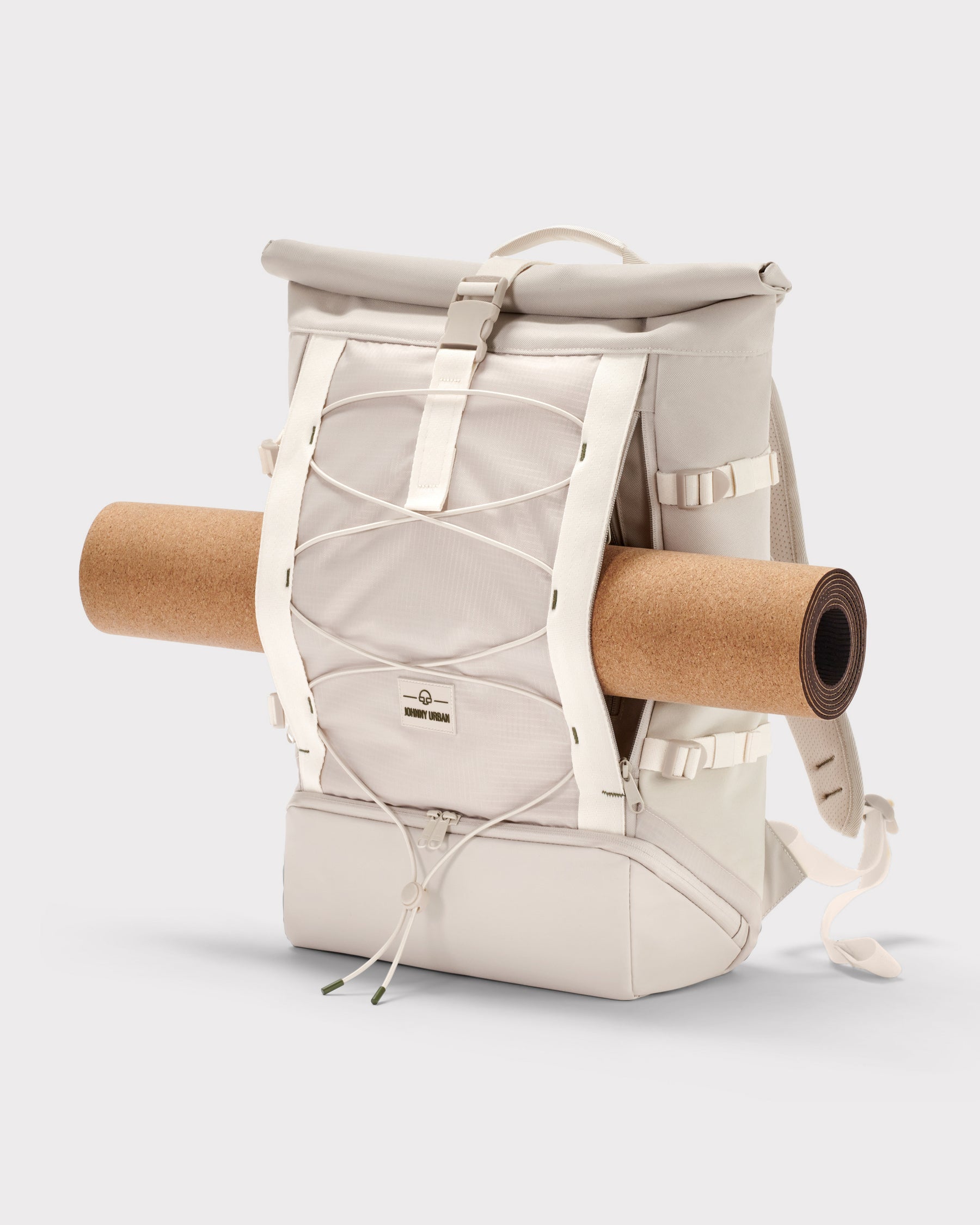 Sandfarbener Rolltop-Rucksack 'Allen Large Move' mit Yogamatte an der Vorderseite