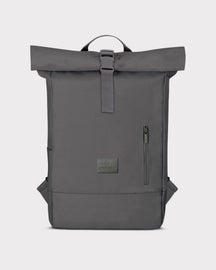 Dunkelgrauer Rolltop Rucksack 'Robin Medium' von Johnny Urban mit Reißverschlusstasche vorne