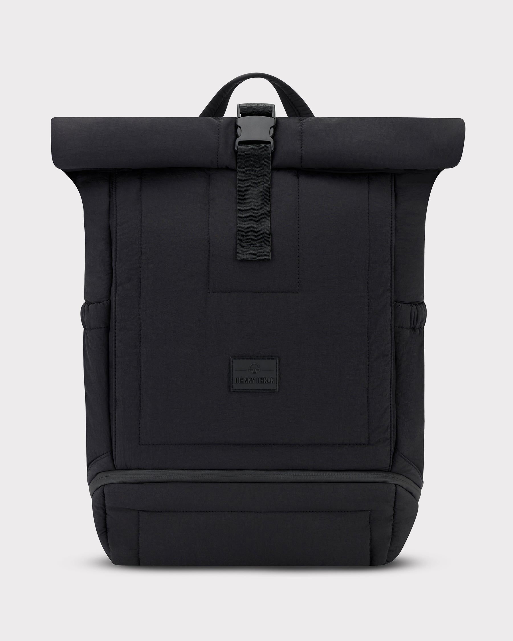 Schwarzer gepufferter Rolltop Rucksack 'Kyle' von Johnny Urban mit Frontverschluss und seitlichen Taschen