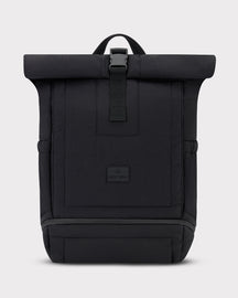 Schwarzer gepufferter Rolltop Rucksack 'Kyle' von Johnny Urban mit Frontverschluss und seitlichen Taschen