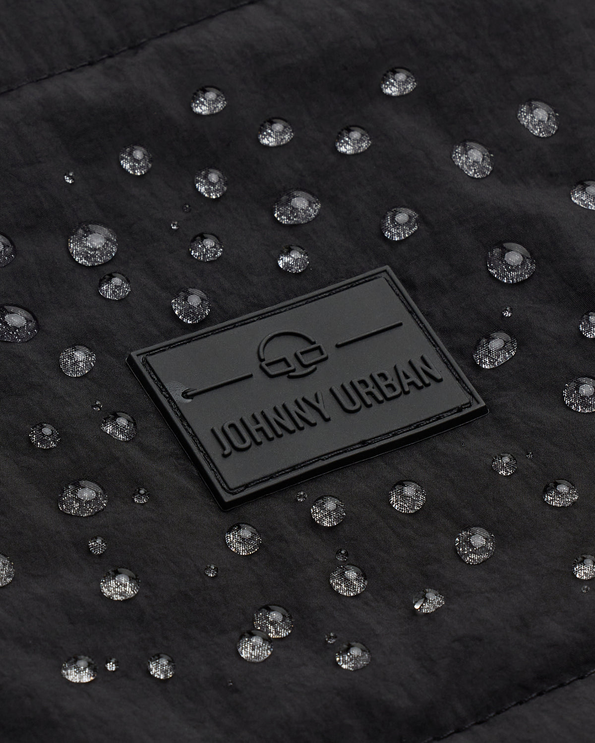 Wasserabweisendes gestepptes Material mit Johnny Urban Logo auf dem Rolltop Rucksack Kyle