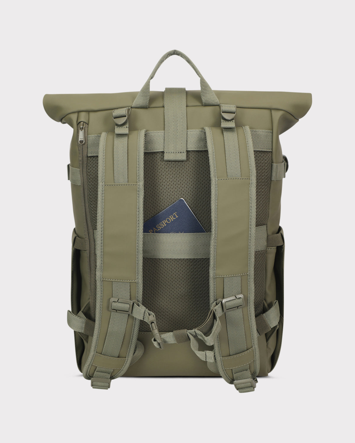 Rückseite des olivefarbenen Rolltop-Rucksacks 'Harvey Large' mit gepolsterten Schultergurten und verdeckter Reißverschlusstasche mit Pass