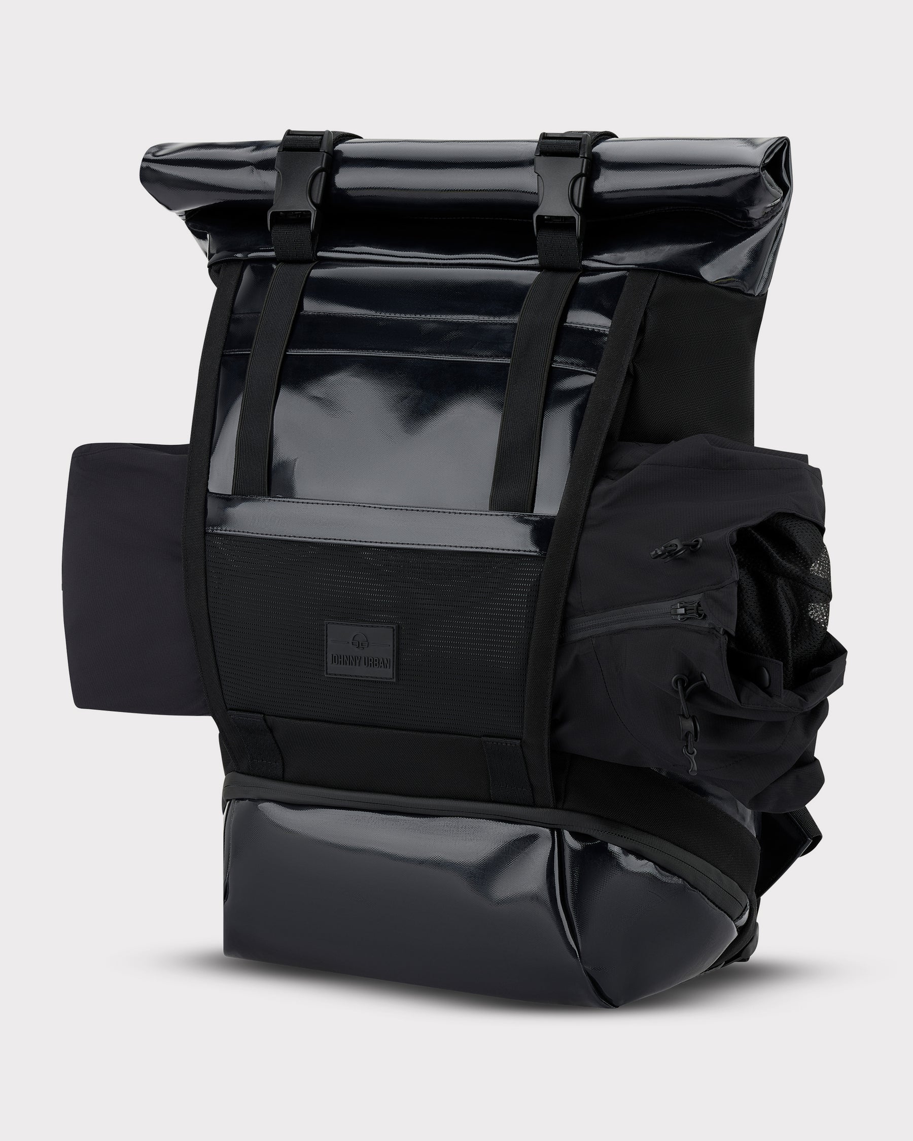 Rolltop-Rucksack Ashton von Johnny Urban, schwarz, wasserabweisendes Material, mit zwei Schnallenverschluss