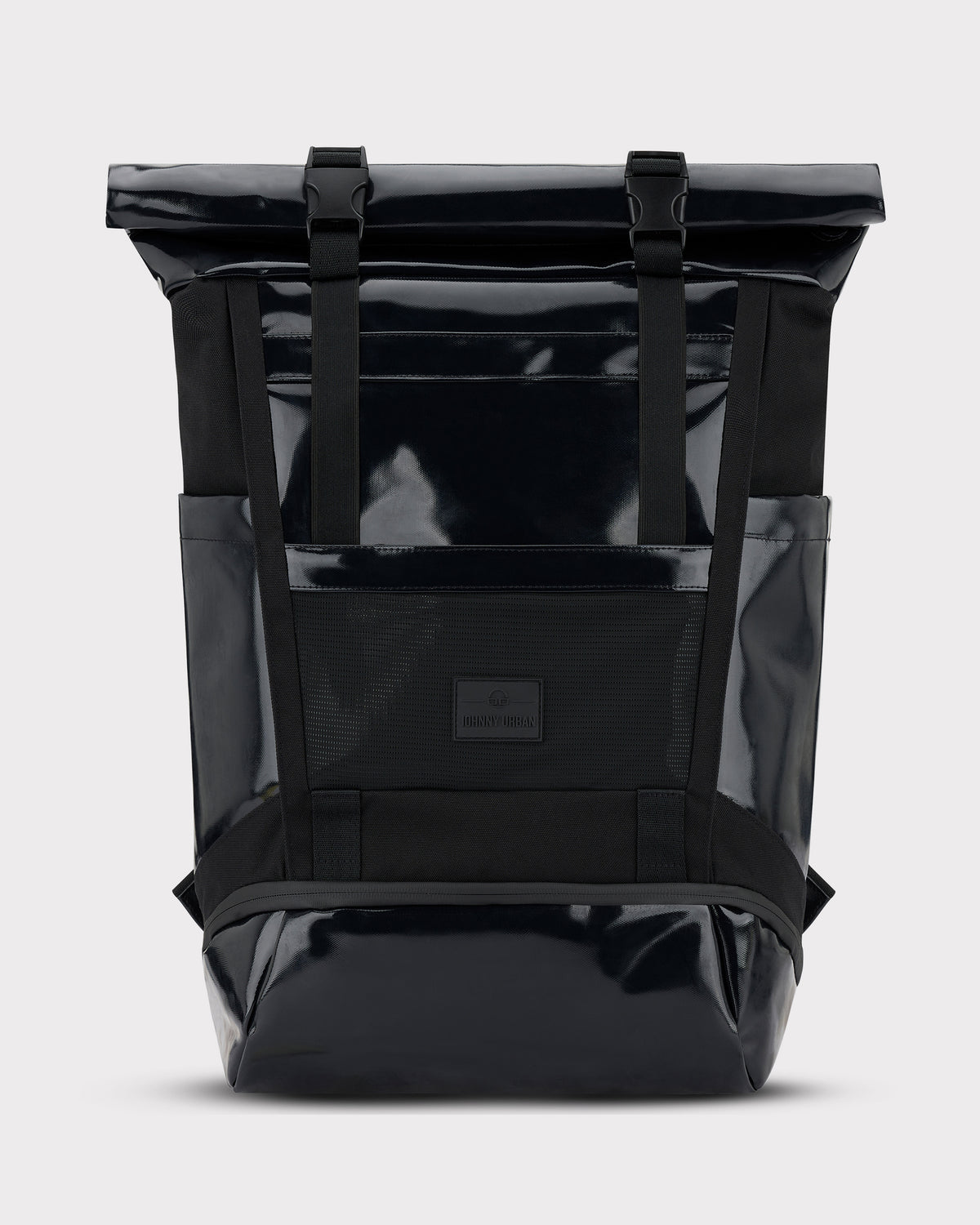 Schwarzer Rolltop-Rucksack 'Ashton' von Johnny Urban mit glänzendem Material und zwei Schnallen zum Verschließen