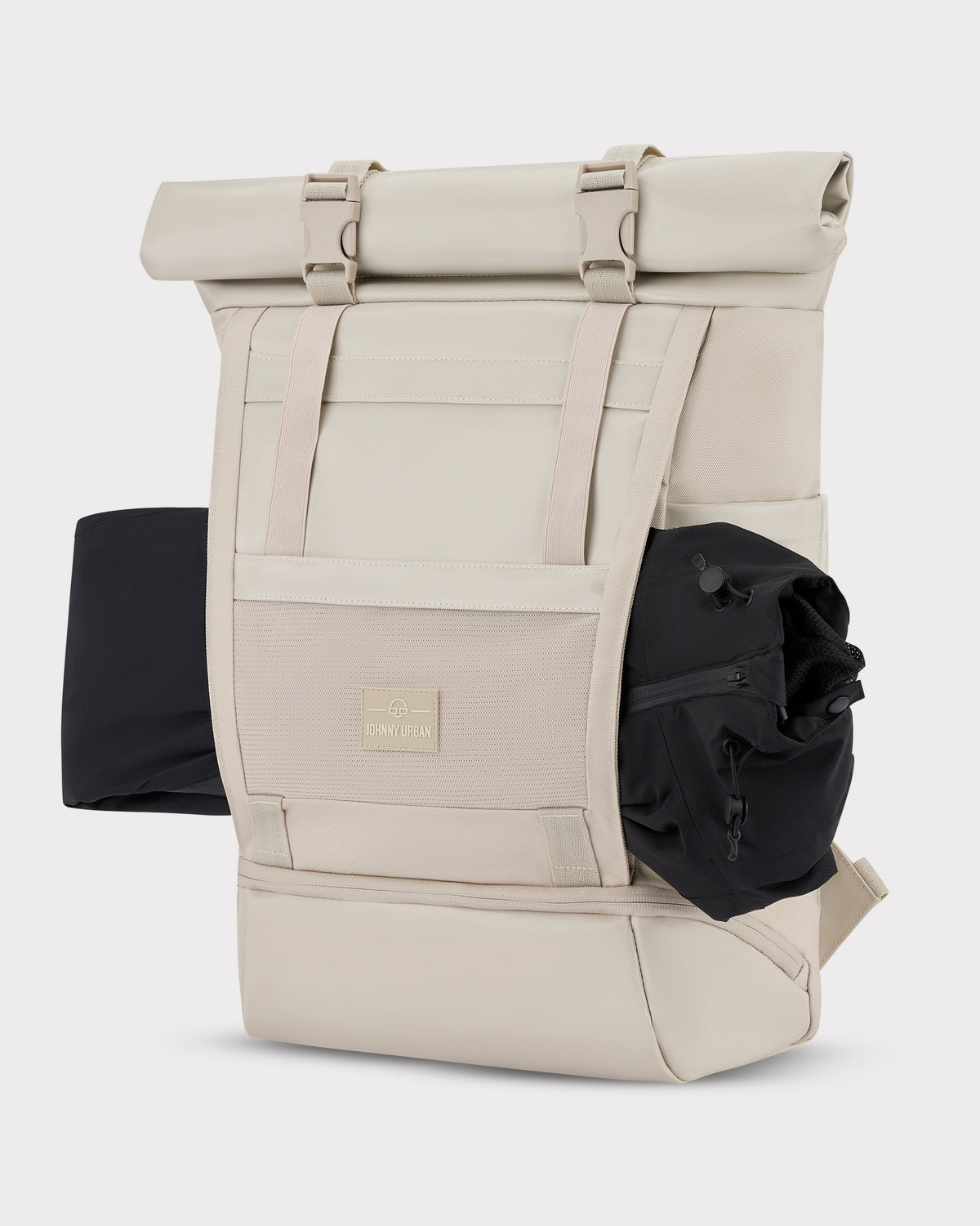 Beiger Rolltop-Rucksack 'Ashton' von Johnny Urban mit mehreren Fächern und schwarzem Zubehör