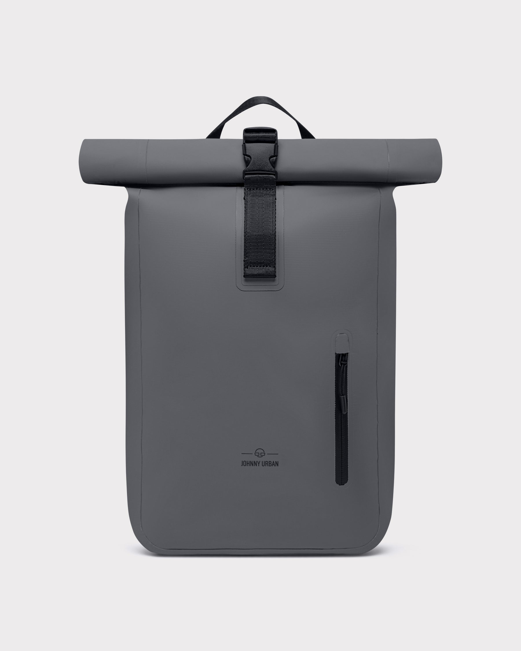 Schwarzer wasserfester Rolltop-Rucksack 'Conor' von Johnny Urban mit seitlicher Reißverschlusstasche