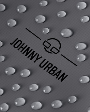 Wasserabweisendes Material mit Johnny Urban Logo und Wassertropfen auf Rolltop Rucksack Conor