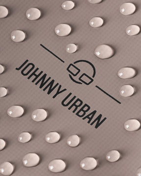 Wassertropfen auf wasserabweisendem Stoff mit Johnny Urban Logo