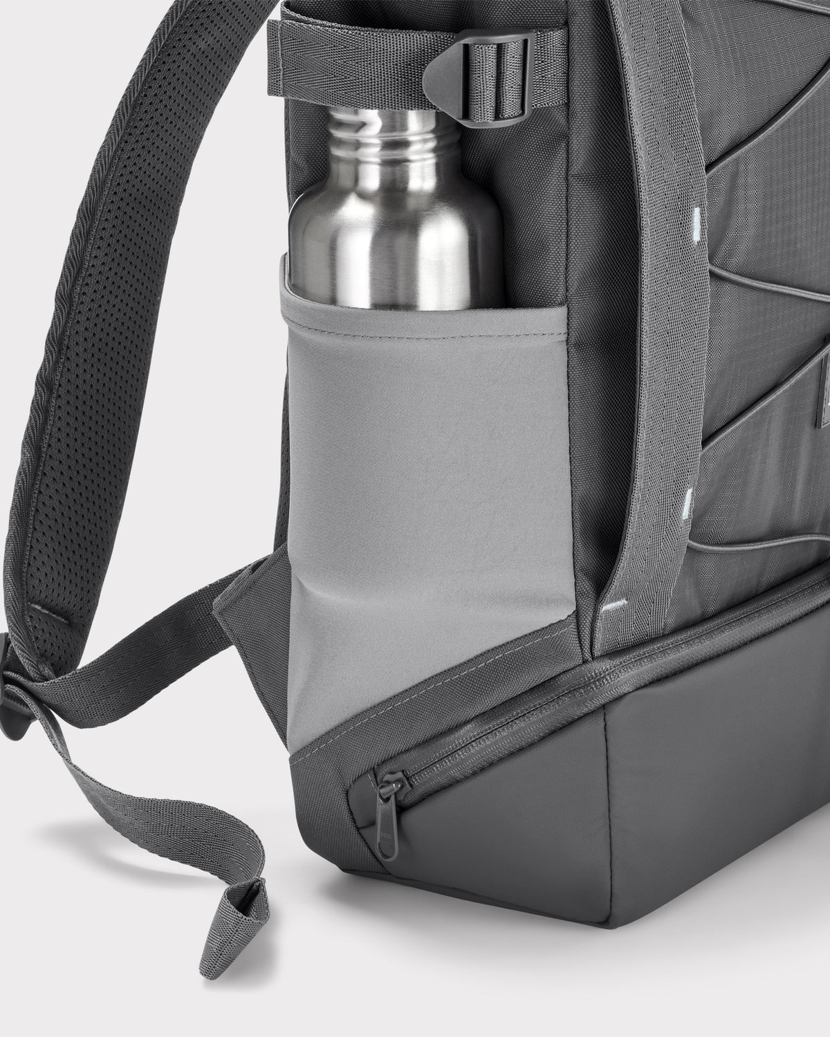 Grauer Johnny Urban Rucksack 'Harper' mit Seitenfach und Edelstahlflasche