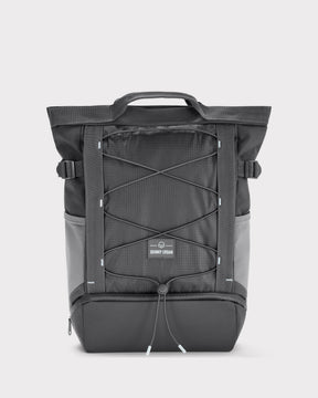 Grauer Rucksack 'Harper' von Johnny Urban mit Kordelzug vorne und seitlichen Taschen