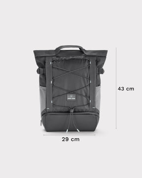Mittelgroßer grauer Rucksack Harper von Johnny Urban mit elastischem Frontband und Maßen 43x29 cm