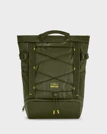 Olivefarbener Rucksack 'Harper' von Johnny Urban mit Kordelzug, Griff und gepolstertem Boden