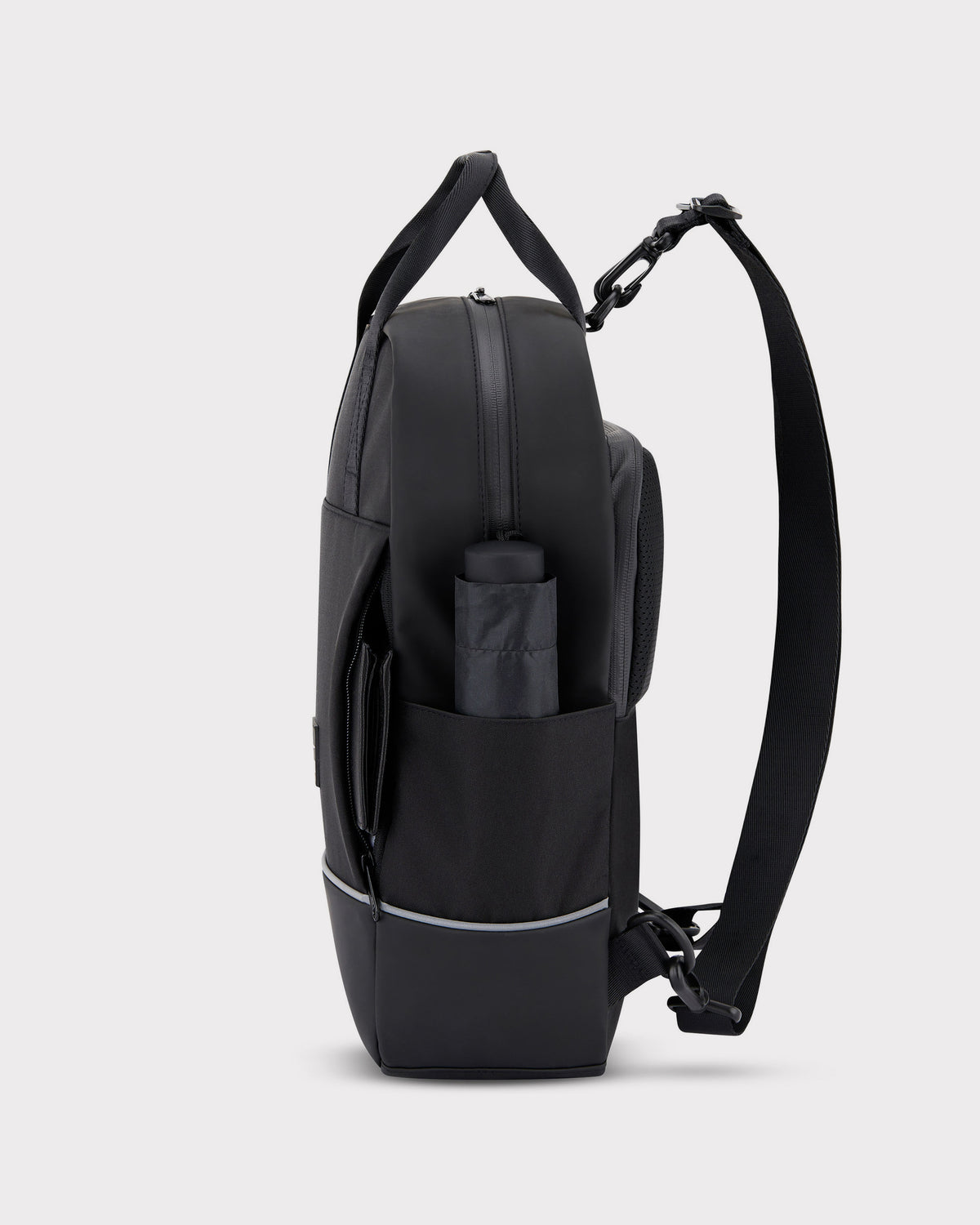 Schwarzer Johnny Urban Rucksack 'Jona Medium' mit Seitenfach für Flasche, seitliche Reflektoren und gepolstertem Rücken
